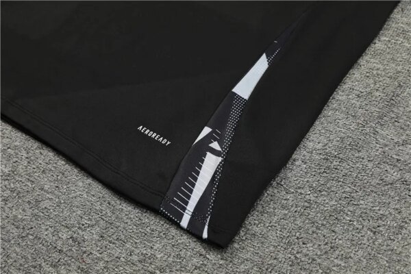 24-25 Manchester United Black Training Suit - Image 4