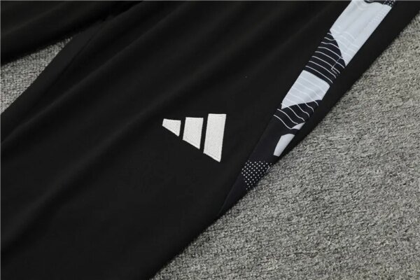 24-25 Manchester United Black Training Suit - Image 9