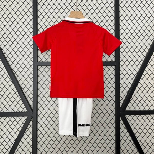 Retro 99-00 Manchester United Home Kids Kit - Image 5