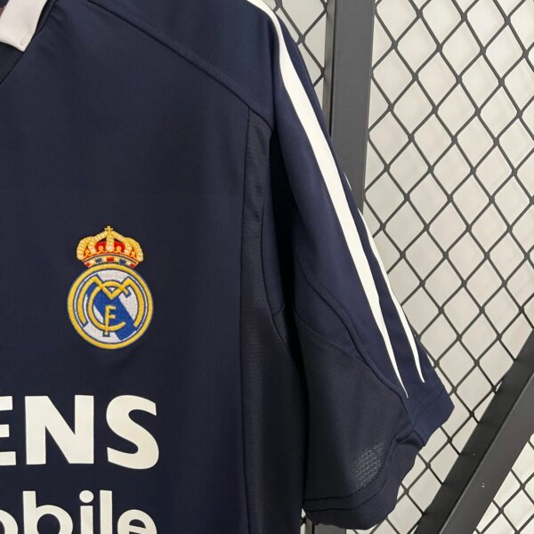 2004-05 Real Madrid Away Retro Jersey - Image 2