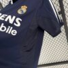 2004-05 Real Madrid Away Retro Jersey - Image 4